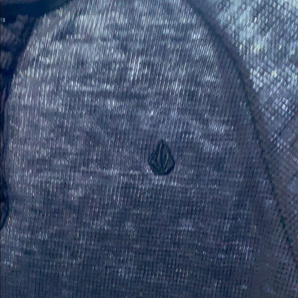 Boy's M Volcom gray thermal shirt - Picture 3 of 4